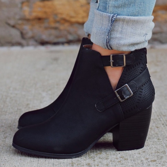 Black ankle boots/booties