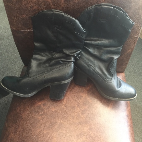 Black boots size 8