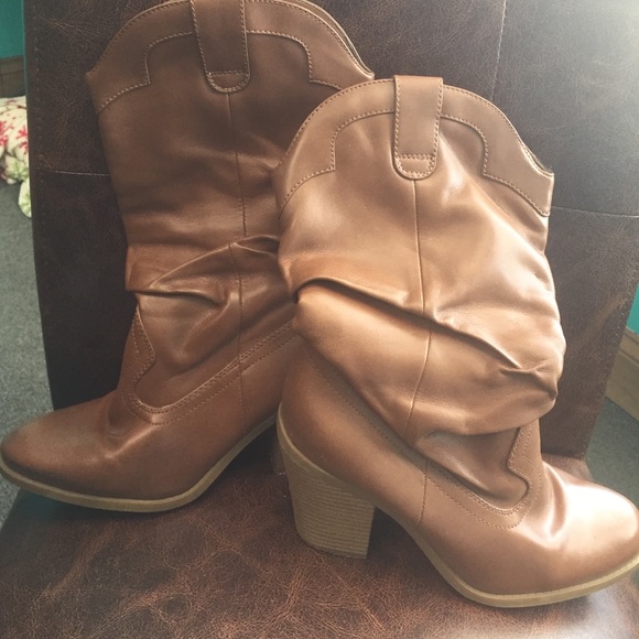 Brown boots size 8
