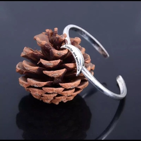 💫GRATEFUL Bracelet💫 | $5 when you bundle - Picture 3 of 4