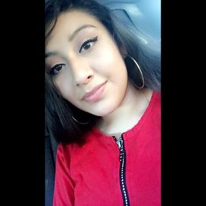 Meet your Posher, Desiree