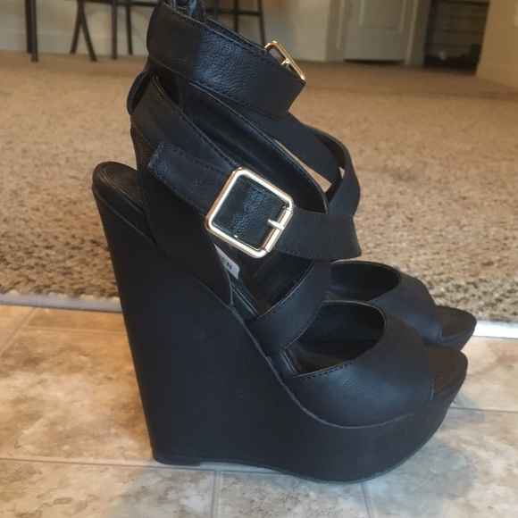 Steve Madden Black Strappy Wedges
