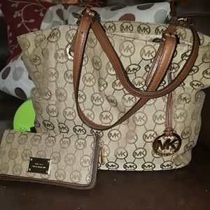 Micheal kors bag and wallet