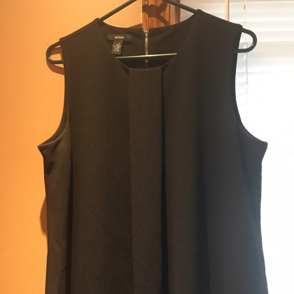 Dress - Picture 4 of 4