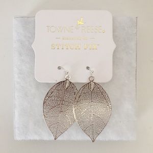 NWT Leaf Drop Earrings 🍃