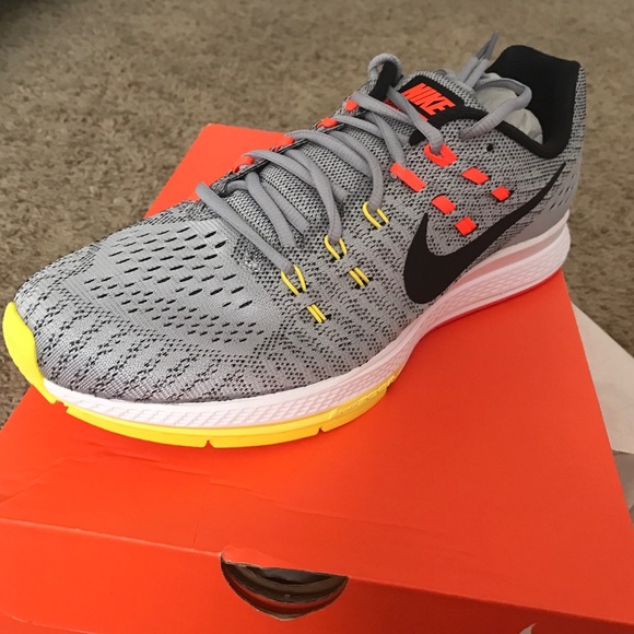 Nike running shoe "zoom structure 10"