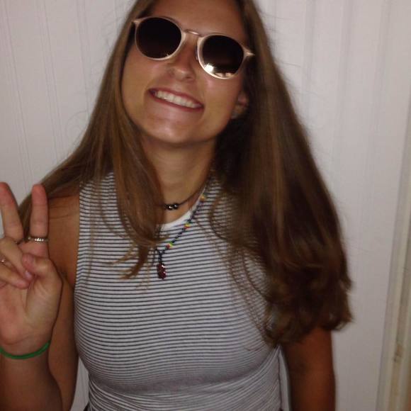 Meet your Posher, Clöe - Picture 1 of 1