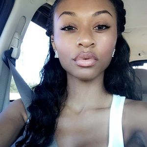 Meet your Posher, Simone