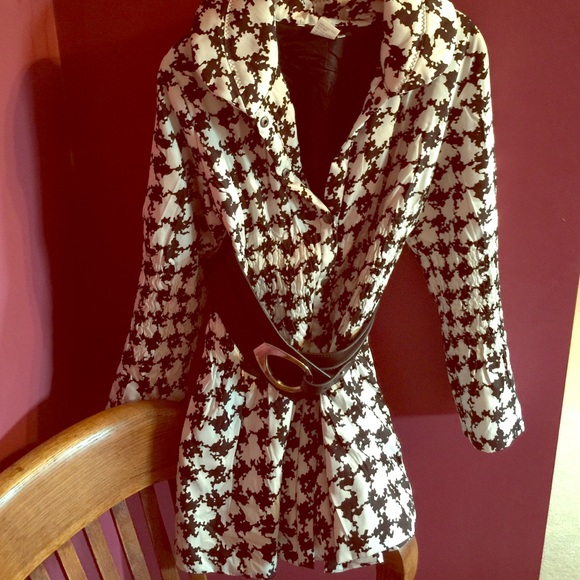 Price ⬇️! Hounds tooth jacket.