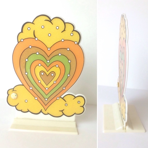 Jewelry - Fun vintage plastic earring organizer stand Jewelry - Fun vintage plastic earring organizer stand