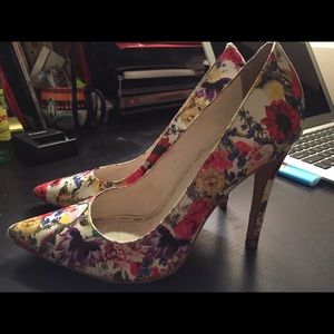 ALICE + OLIVIA floral heels!