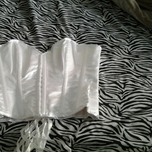 Corset - Picture 2 of 2