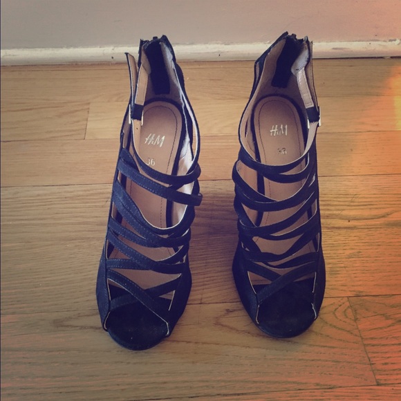 Black strappy wedges