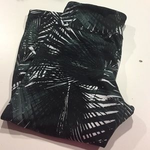 Old navy compression capris size Large