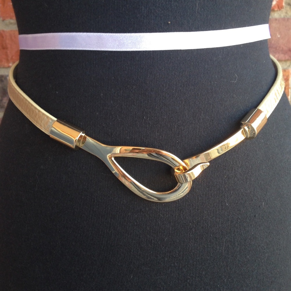 Gold NY & Co belt. (NWOT) Adjustable M/L