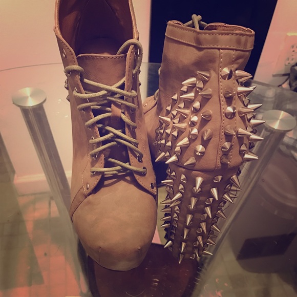 Vintage platform hills