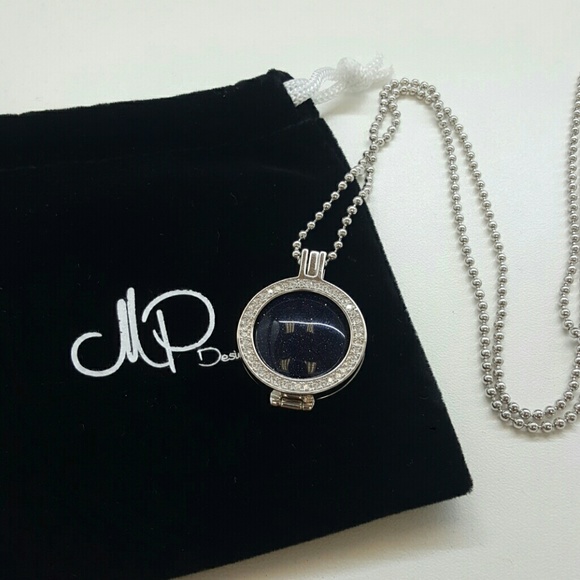 Sterling silver Locket - Picture 1 of 4