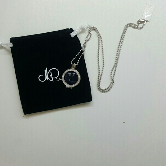 Sterling silver Locket - Picture 2 of 4