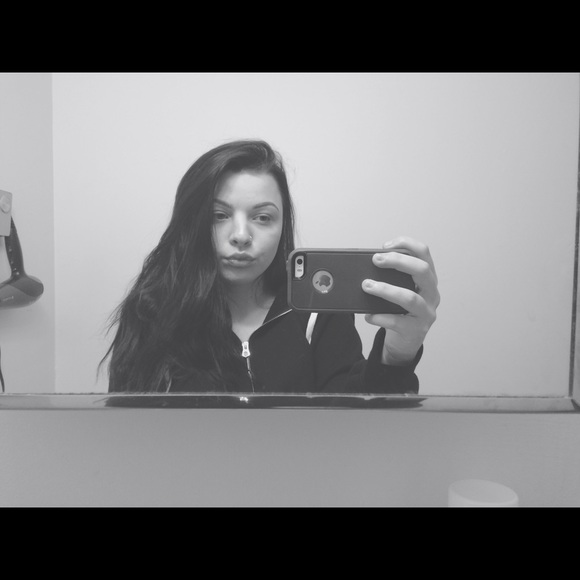 Meet your Posher, Michaella - Picture 2 of 4