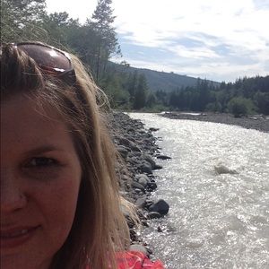 Meet your Posher, Rebecca