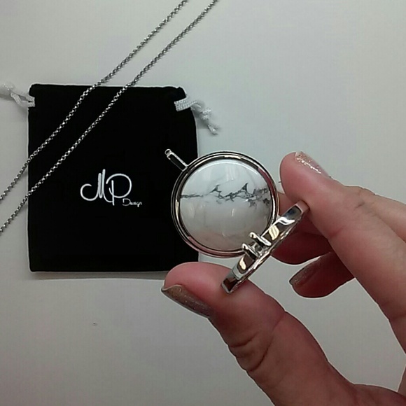 Interchangeable locket - Picture 2 of 4