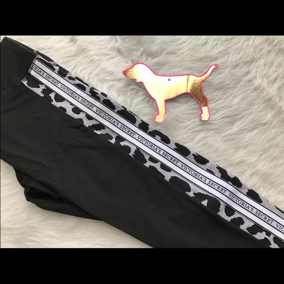 🆕NWT Victoria's Secret leopard yoga capris - Picture 2 of 3