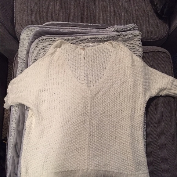 White free people short sleeved pullover  sweater - Picture 2 of 2