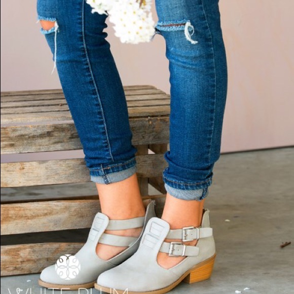 🔴SOLD🔴Cutout ankle bootie