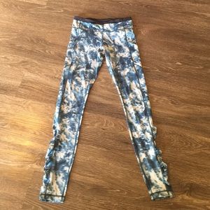 Lulullemon athletica blue yoga pants