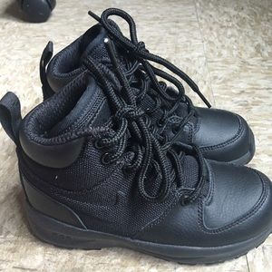 Nike toddler boots
