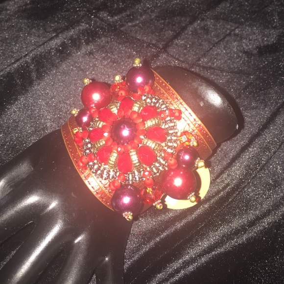 Red cuff