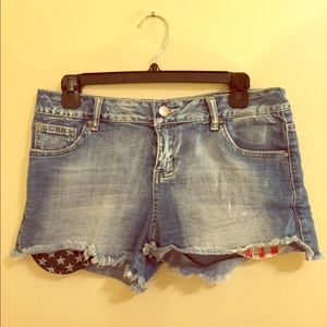 distressed american flag pocket blue jean shorts