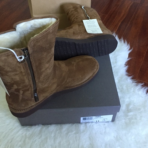 🆕UGG New Women ABREE LUXE  short🐨🐨 - Picture 3 of 4