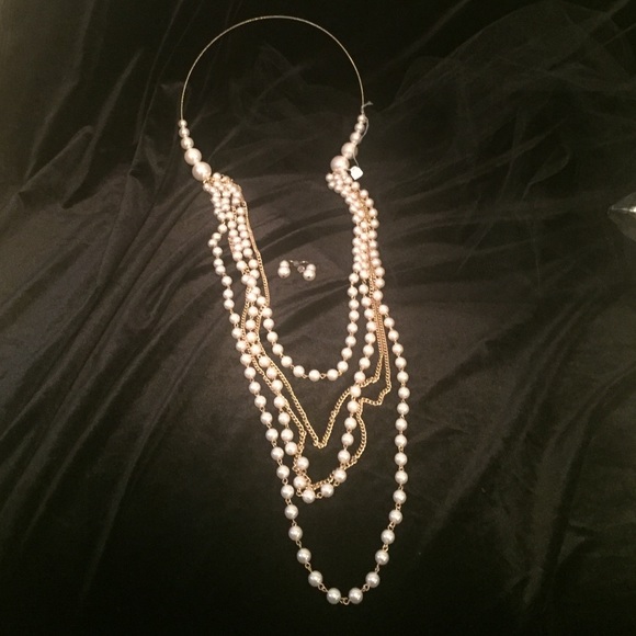 Pearl and gold necklace w/earrings