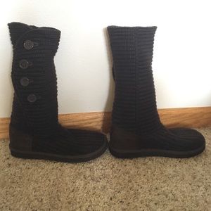 Brown buttoned up boots.