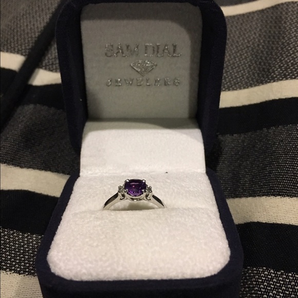 MAKE AN OFFER Amethyst diamond ring💍OBO💕