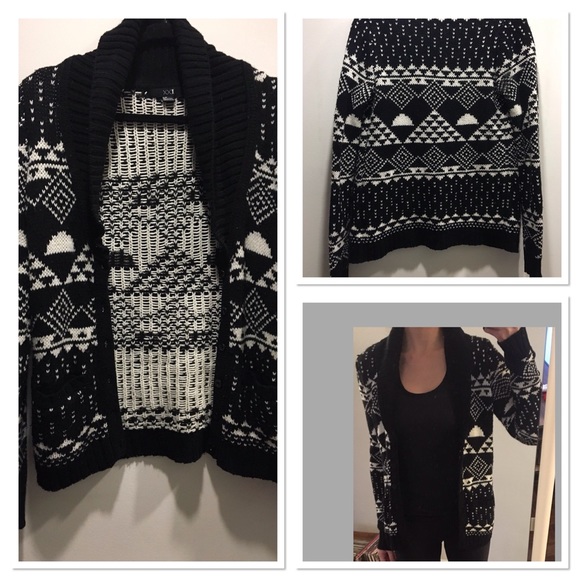 Forever 21 Sweaters - Forever 21 Black & White Sweater/Cardigan