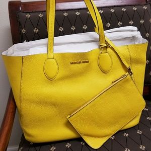 Michael Kors Mae LG Leather Tote NWT