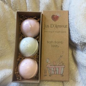 Jus D'Amour Bath Bomb Set