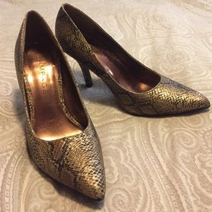 Snake skin print heels!
