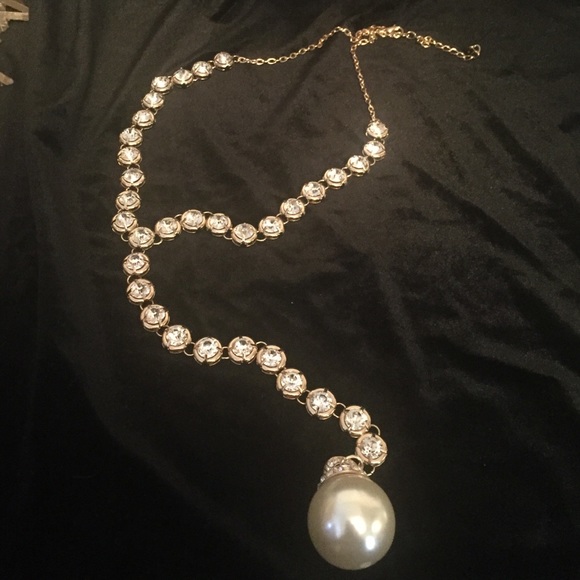 Gold and pearl necklace