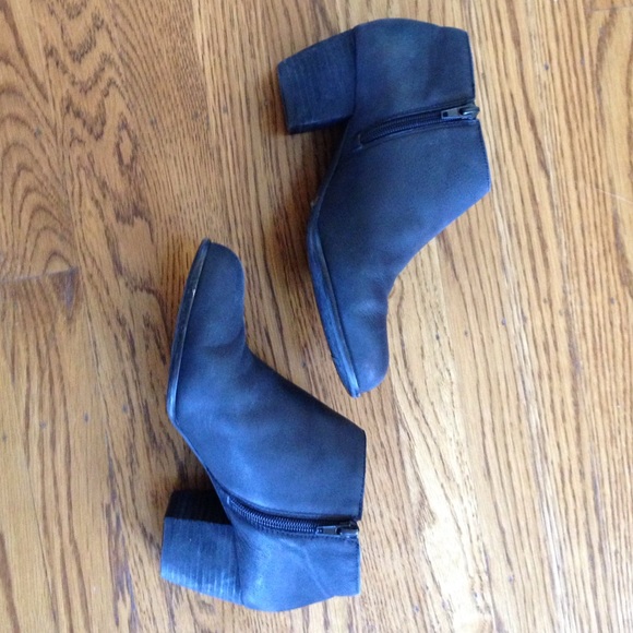 Lucky brand size 7.5 ankle booties dark grey
