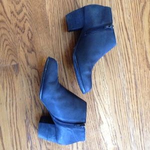 Lucky brand size 7.5 ankle booties dark grey