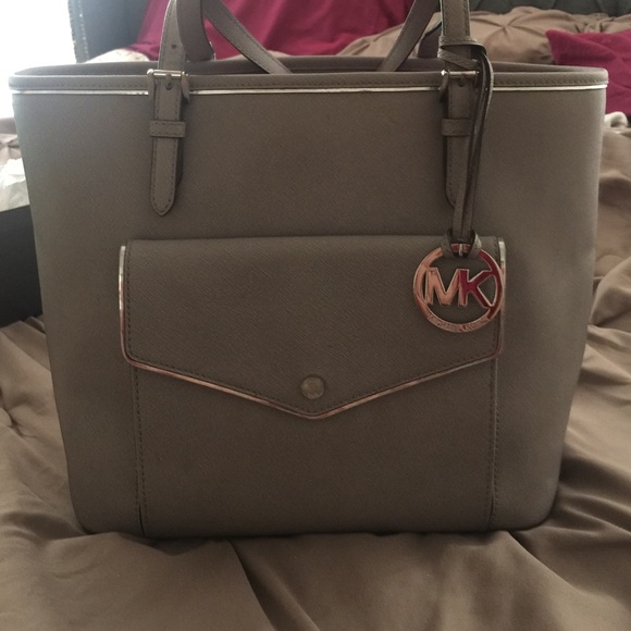 Micheal Kors purse