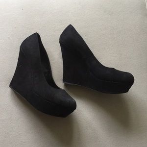 Black wedge heels