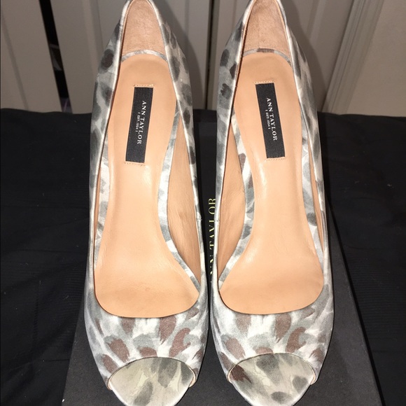 Ann Taylor Perfect Platform Dahlia Heels - Picture 3 of 4