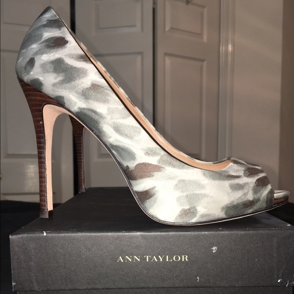 Ann Taylor Perfect Platform Dahlia Heels - Picture 4 of 4