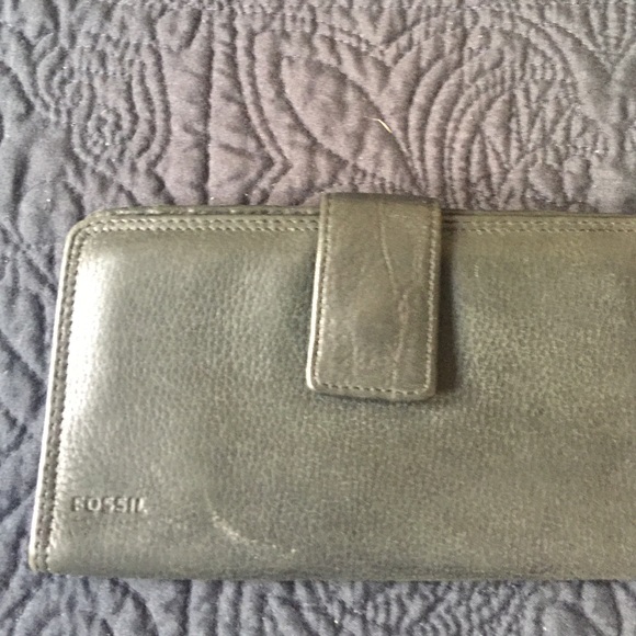 Black fossil wallet!! - Picture 1 of 2