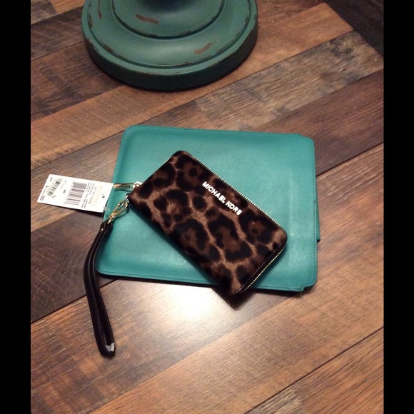 NWT Michael Kors Jet Set wristlet phone wallet