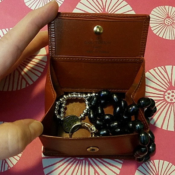 Auth. LOUIS VUITTON Epi Jewel/Coin Pouch 💞 - Picture 3 of 4